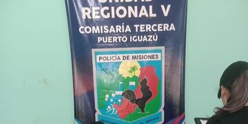 Efectivos policiales recuperan motociclo en Puerto Iguazú.