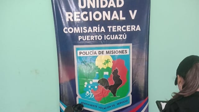 Efectivos policiales recuperan motociclo en Puerto Iguazú.