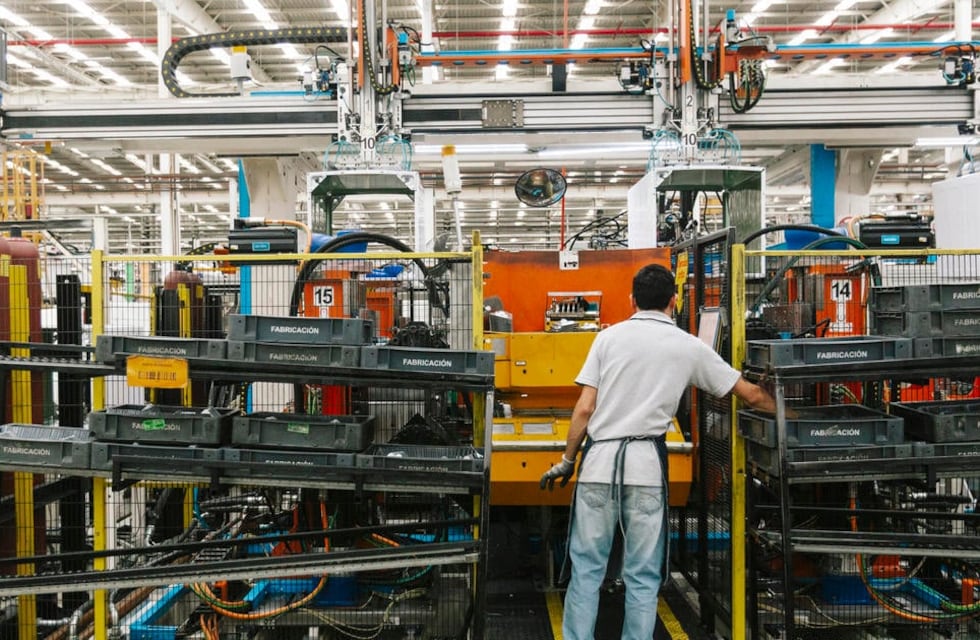 Una reconocida empresa de Córdoba despidió a 200 empleados por una caída en las ventas