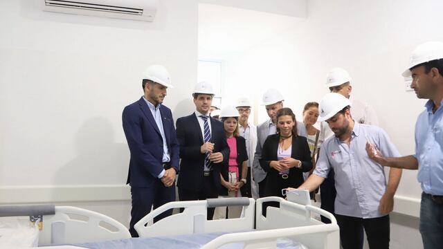 Recorrida de Pullaro por el Nuevo Hospital Regional de Rafaela