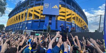 Andrés Ibarra y Mauricio Macri emitieron un comunicado contra Riquelme.