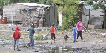 La mayor parte de hogares precarios se encuentra en ciudades y pueblos del interior del país (Foto: La Voz)
