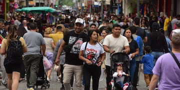 El artista sorprendió con un par de elementos en la peatonal de Córdoba.