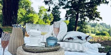 Cada detalle está pensado para quienes contratan el servicio. Tanto los aromas, como los bordados.