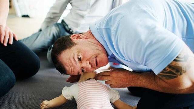 Los cursos de RCP para bebés y niños está recomendada para padres de familias, maestros y cuidadores. / Sanatorio Allende