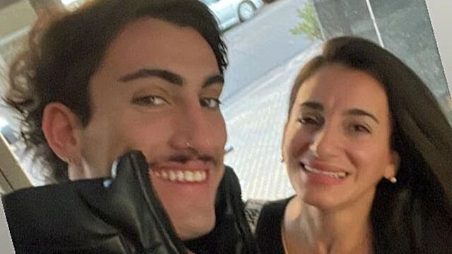 El tiktoker rosarino protagonizó escenas románticas con su mamá y fue criticado.