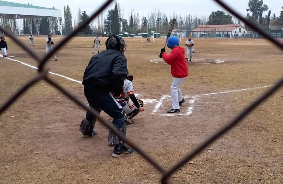 Torneo Argentino de Sóftbol: las selecciones infantiles ya juegan en Mendoza