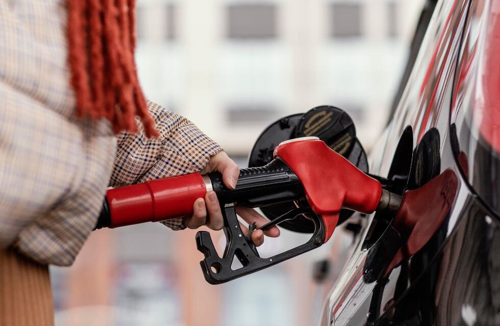Descuento en combustible en julio 2024: cómo ahorrar hasta un 20%