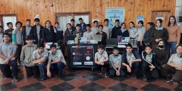 Colegio de Puerto Esperanza recibió un box maker.