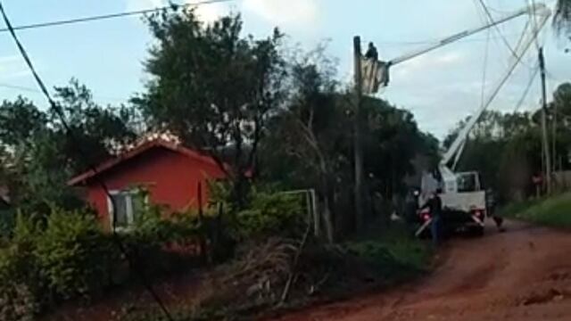 Sorprendió a su vecino en pleno robo de cables en Eldorado.
