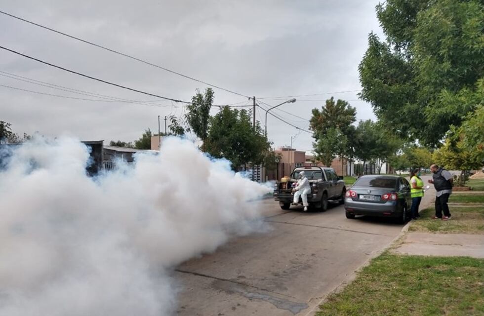 Dengue en Rafaela: más de 900 casos y sigue la fumigación espacial