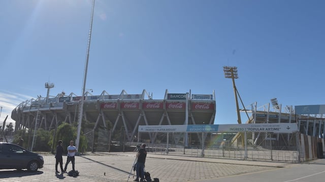 El estadio Mario Kempes fue criticado por el estado del césped para el River - Boca de este domingo.