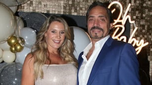 Rocío Marengo y Eduardo Fort revelaron el sexo de su bebé en una fiesta espectacular