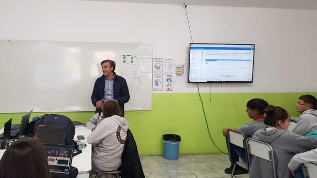 El colegio mendocino Edison, único del país elegido por Microsoft como innovador, recibió la visita de Mariano Yacovino, responsable de Educación Argentina de la compañía.