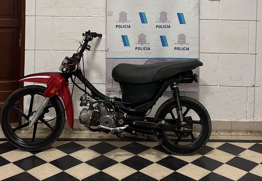 Secuestran una moto robada y aprehenden a su conductor