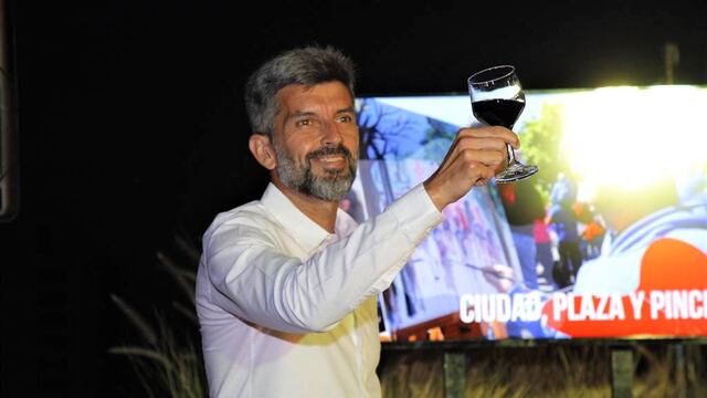 La propuesta fue presentada por el intendente Ulpiano Suarez en la Terraza Jardín Mirador.