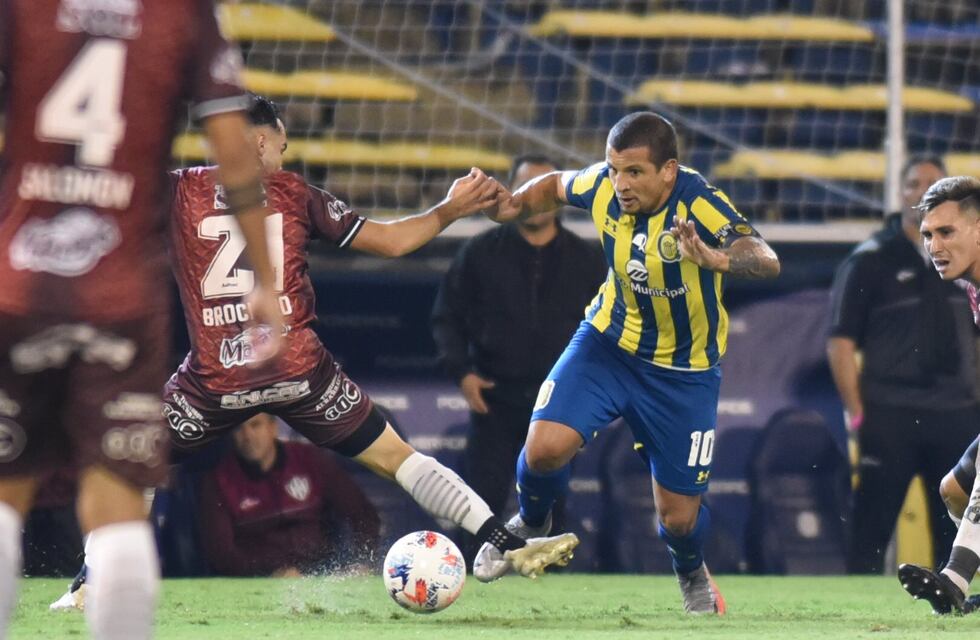 Central recupera a Emiliano Vecchio y no descarta cambiar el esquema táctico