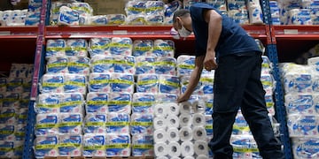 Un delincuente fingió ser técnico y se llevó una máquina valuada en 3600 dólares de un supermercado. Imagen Ilustrativa.
 Foto: Orlando Pelichotti / Los Andes