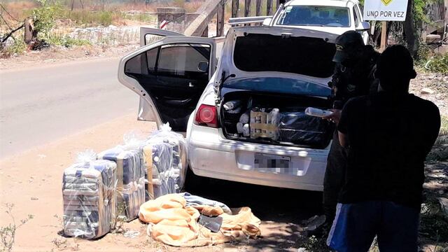 En su intervención en el episodio, el personal del Escuadrón 60 "San Pedro" incautó el vegetal hallado en el rodado, dinero en efectivo y otros elementos de interés.