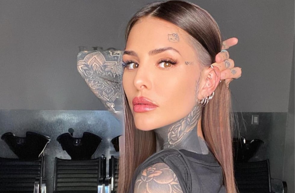 Candelaria Tinelli, en tanga y de espaldas: “Peligrosa como bala”