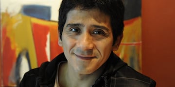 Osqui Guzmán fue golpeado por un policía.
