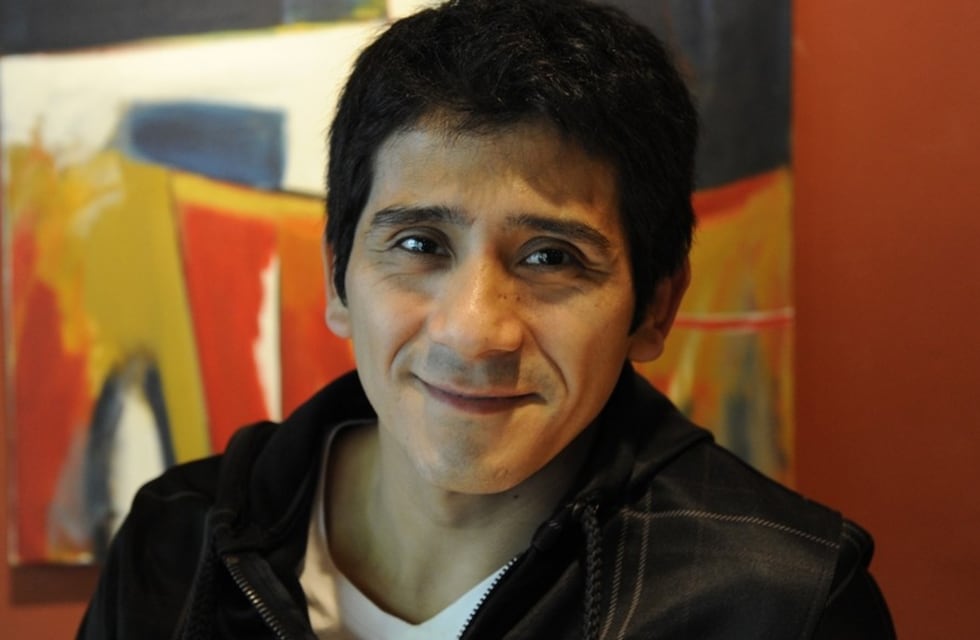 El actor Osqui Guzmán denunció que fue golpeado por una policía: “Basta de perseguirnos por el color de piel”