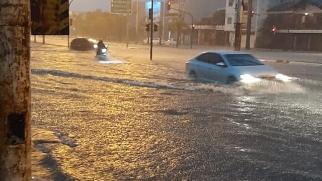 Calles cubiertas completamente de agua.