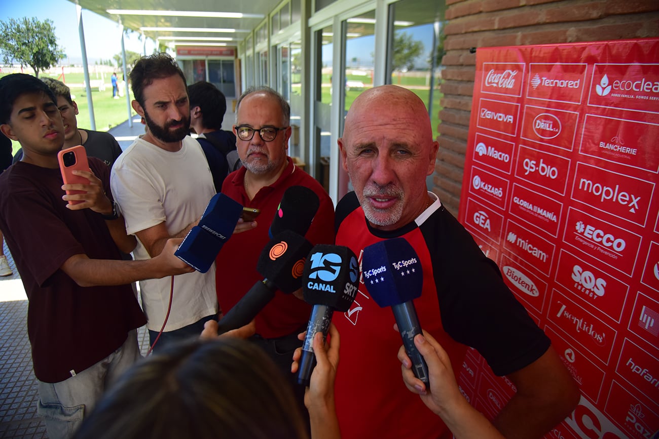 Conferencia de prensa del DT de Instituto, Daniel Oldrá. (Pedro Castillo / La Voz)