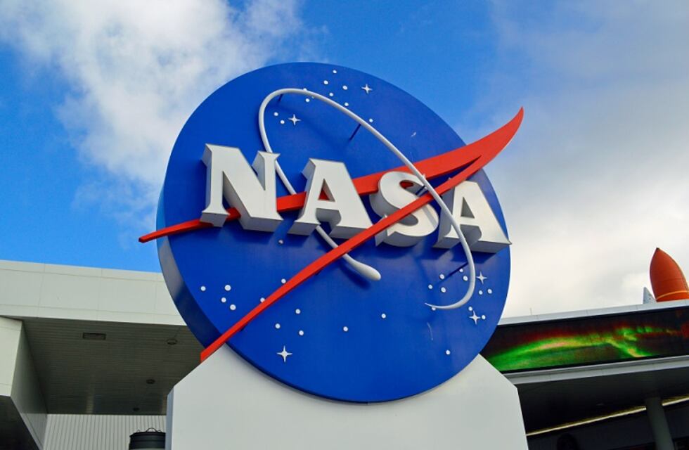 La NASA quiere enviar imágenes de humanos desnudos al espacio para atraer alienígenas