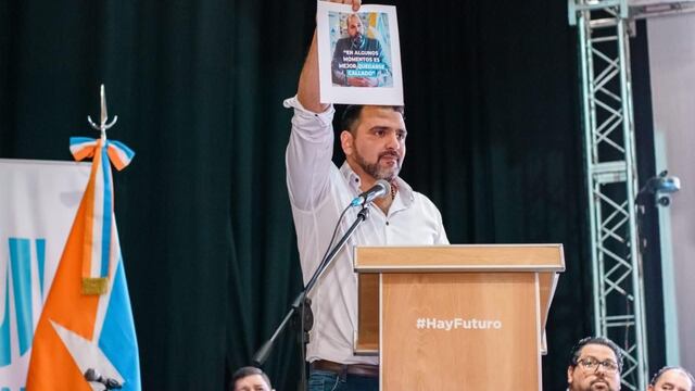 El intendente de Ushuaia, Walter Vuoto tomó juramento a 12 funcionarios y funcionaria