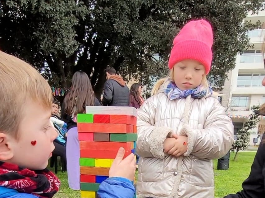 Nuevos Aires festejó el Día del Niño en la plaza San Martín de Tres Arroyos