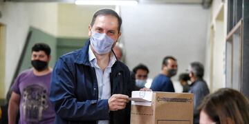 El precandidato a diputado por el Frente de Todos emitió su voto en una institución de Villa María.