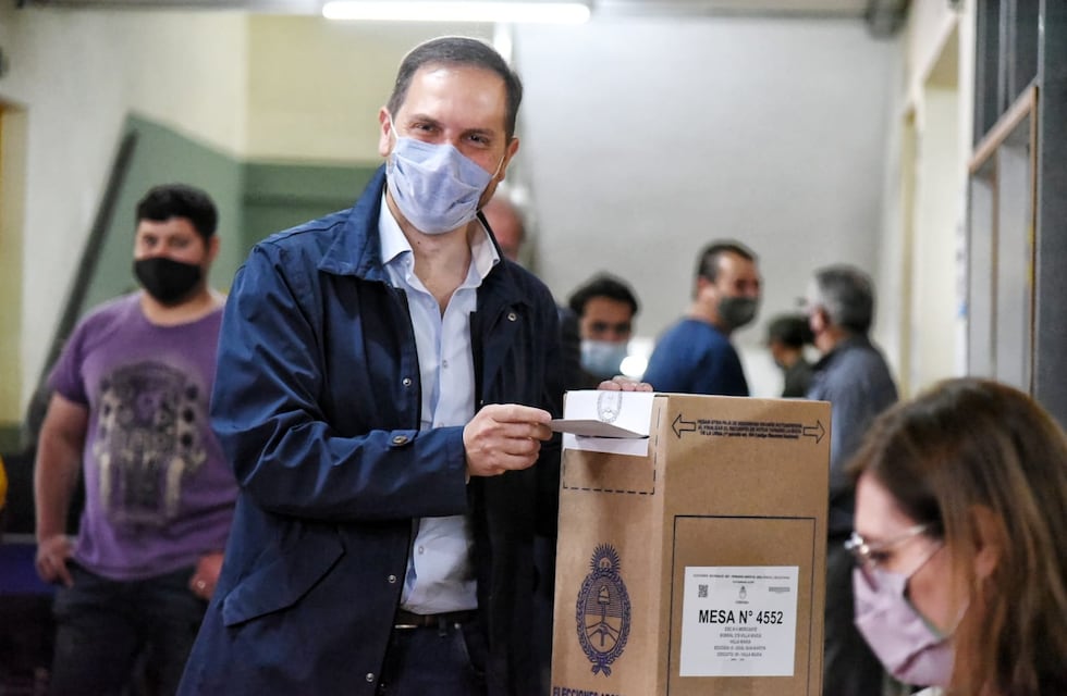 PASO 2021 en Córdoba: votó Martín Gill y aseguró “el acto se desarrolla con normalidad”