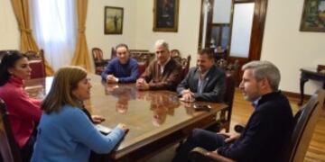 Trabajadores de LT14 le plantearon la situación de los medios públicos entrerrianos a Frigerio.