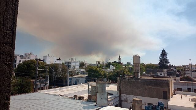 La gran nube de humo a causa de los incendios, llegó a la ciudad de Córdoba.