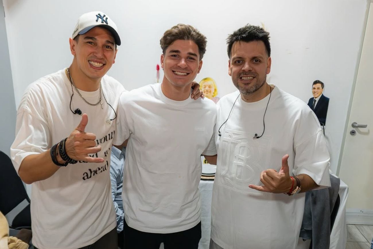 Julián Álvarez cantó con Nico Sattler y el Chino Herrera en Córdoba (Instagram de Q'Lokura)