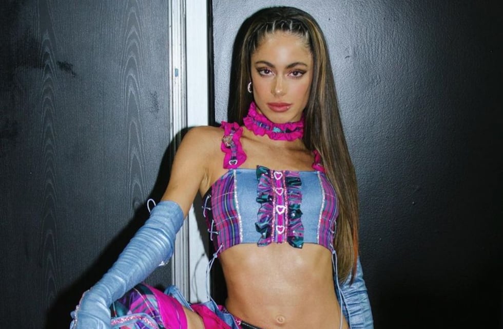 Tini Stoessel deslumbra a sus fanáticos con un look casual y un peinado que sorprendió en las redes