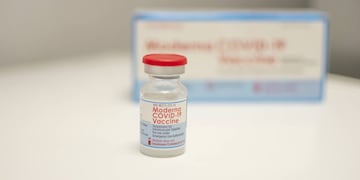 El Ministerio de Salud aconseja ir a recibir la segunda inyección con el medicamento diseñado en Estados Unidos.