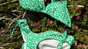 Chau a la malla tradicional: la tendencia en traje de baño que es furor este verano 2026 para ir a la playa