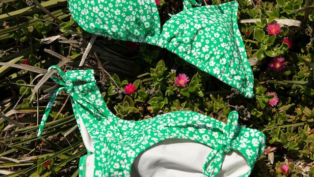 Chau a la malla tradicional: la tendencia en traje de baño que es furor este verano 2026 para ir a la playa