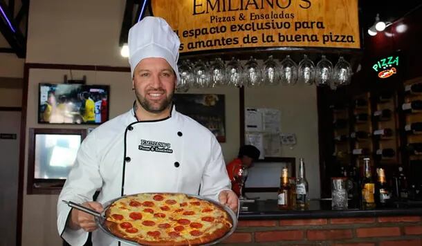 Hoy, Vuoso administra su propia pizzería y disfruta de una vida tranquila lejos de la presión de los estadios.


