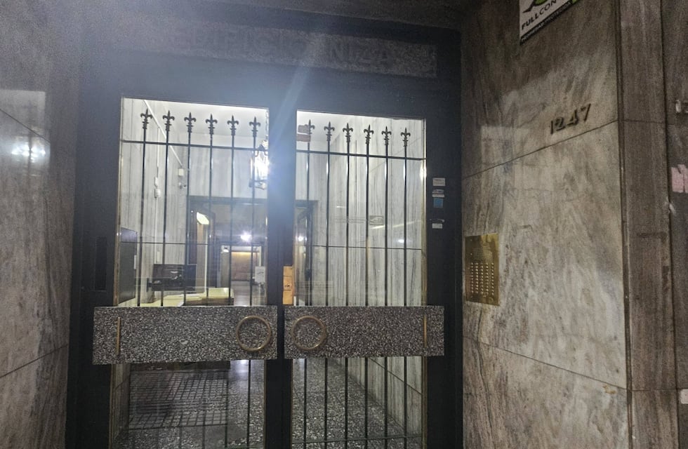 Crimen en el microcentro de Rosario: tenía 75 años y lo apuñalaron en su departamento