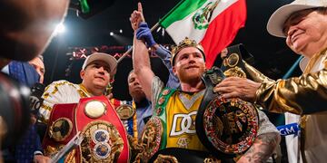 Saul Canelo Álvarez es el actual campeón de la categoría supermedianos de las AMB, CMB, OMB y FIB.
