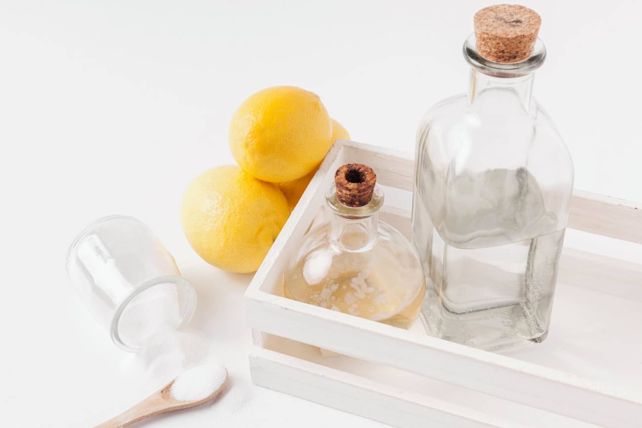 Por qué algunas personas rocían vinagre debajo de la cama