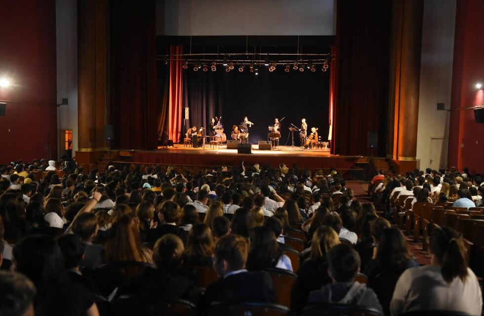 Más de mil estudiantes disfrutaron del concierto didáctico “Una Loca Historia de Tango”