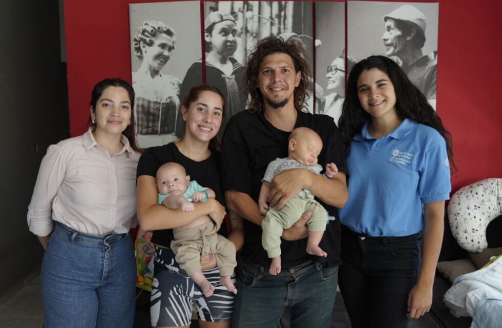 Gemelos y misterio resuelto: los padres no sabían quién era quién y el Renaper los identificó