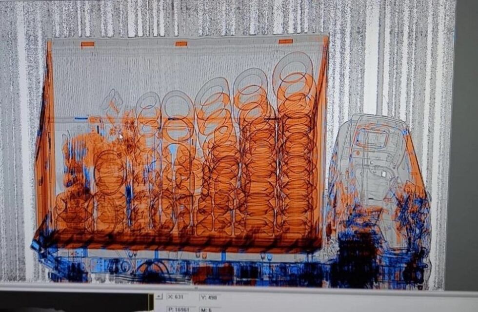 Incautan una millonaria carga de neumáticos de contrabando en Puerto Iguazú