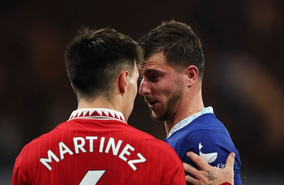 ¡Se sacaron chispas! El cruce viral de Lisandro Martínez y Mount en Chelsea-Manchester United