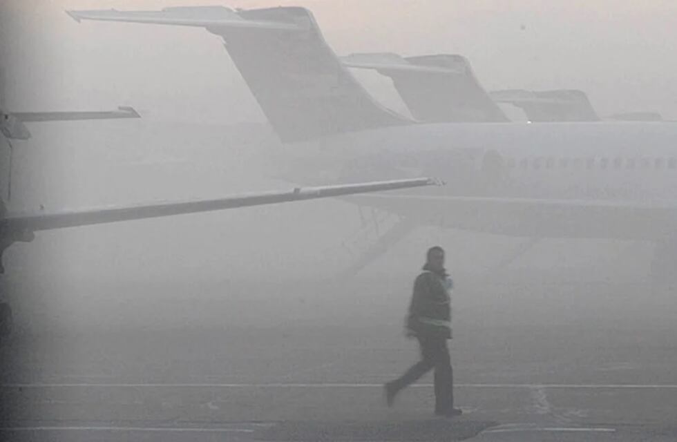 Niebla en Buenos Aires: cancelan vuelos y los aviones no pueden salir de Aeroparque