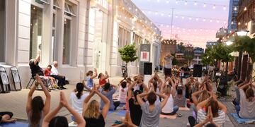 Yoga en Pasaje Carcabuey (prensa Municipalidad de Rafaela)